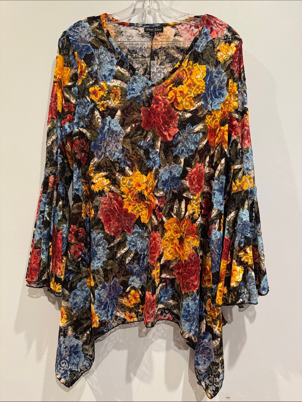 Dor Dor Couture Lace Floral asymmetrical top with Bell sleeves. Sz L
